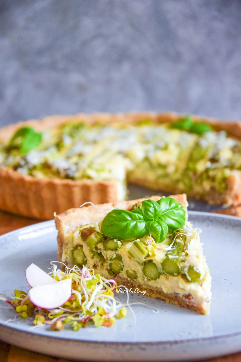 Pełnoziarnista tarta ze szparagami i Pecorino