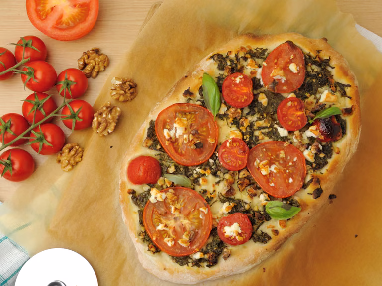 Pizza z Orzechowym Pesto i Serem Kozim