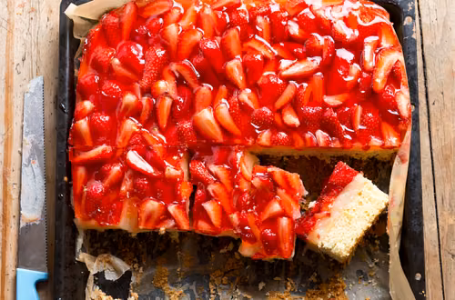 Ten przepis zawsze mnie ratuje, gdy mam mało czasu! Moich gości częstuje blachą pysznego ciasta