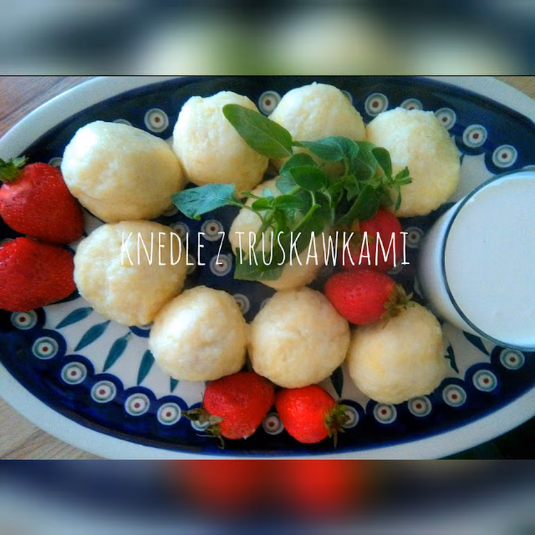 Knedle z truskawkami