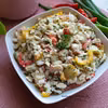 Sałatka makaronowa z paluszkami krabowymi surimi