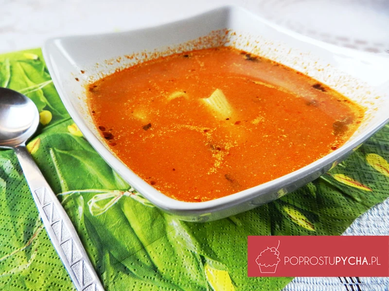 Zupa pomidorowa z curry i makaronem