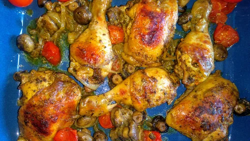 Kurczak z pieczarkami i cebulką