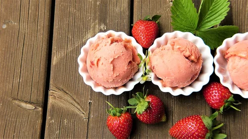 Domowy sorbet truskawkowy