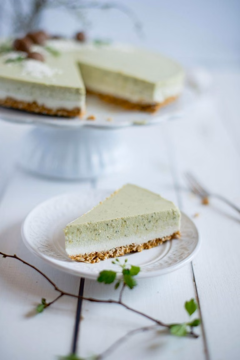 Wegański sernik z herbatą matcha