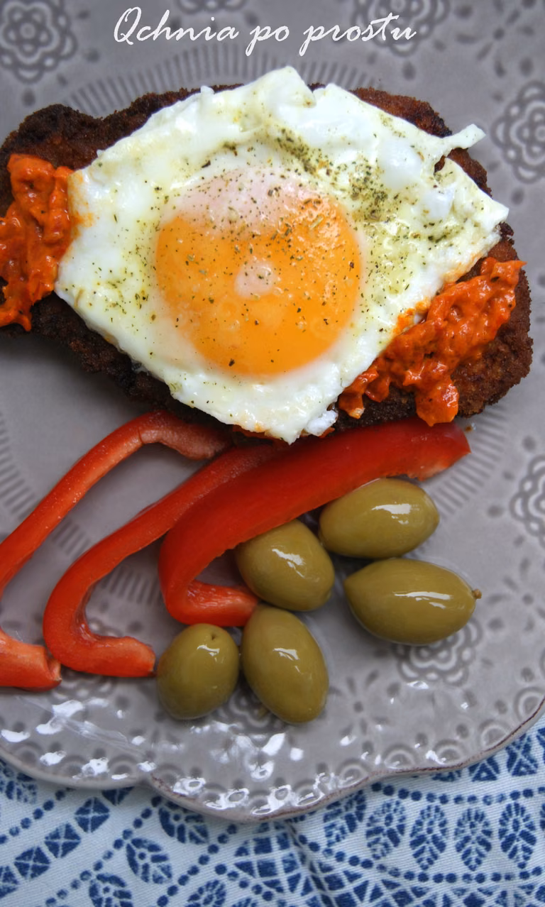 Kotlet schabowy po wiedeńsku z ajvarem