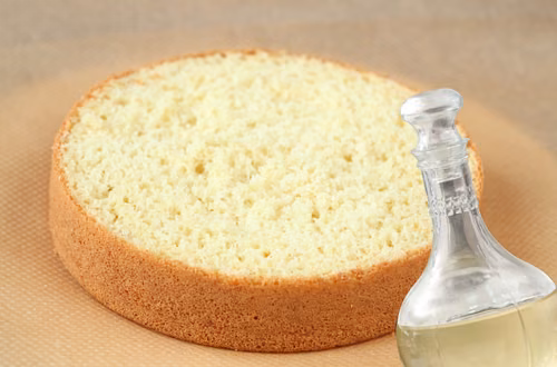 Cukiernik zdradził super recepturę - Do biszkoptu dodaje ten składnik! Ciasto wychodzi lekkie i puszyste!