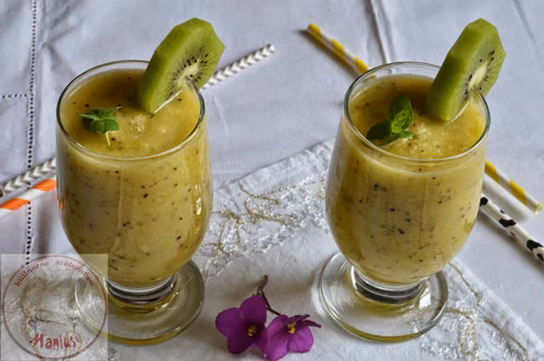 Ananasowy koktajl z nasionami chia