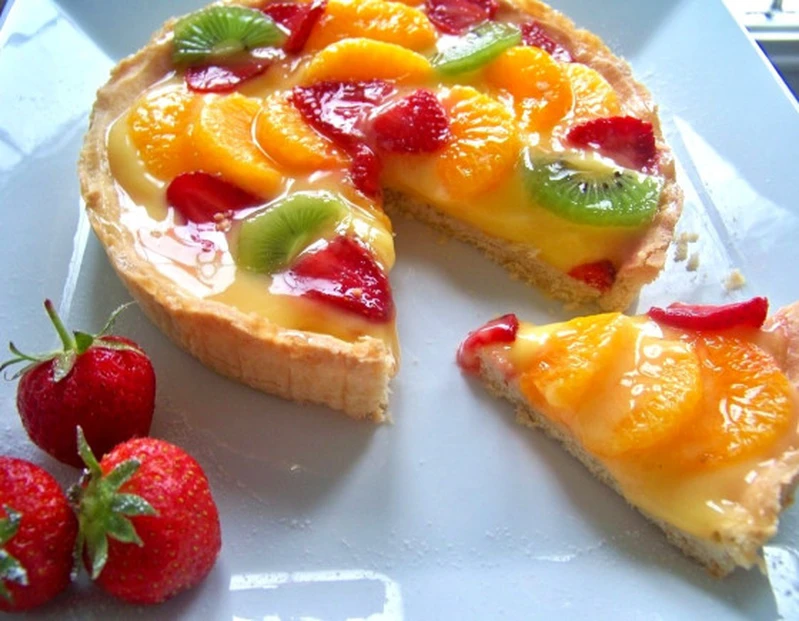 Letnia tarta z owocami
