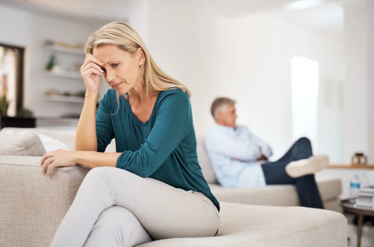 „Jesteśmy razem z przyzwyczajenia”. Coraz więcej takich związków!