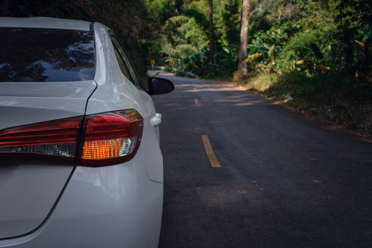 Auto nie jedzie równo? Zobacz, co może być przyczyną