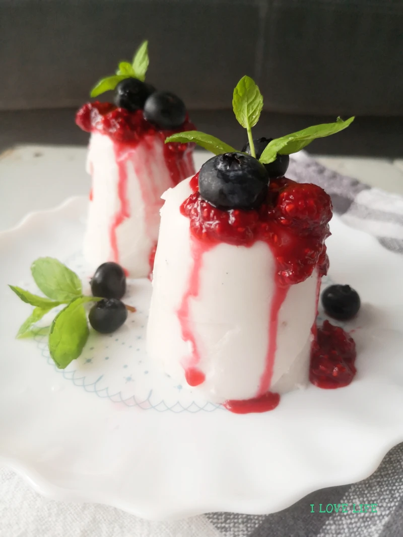 Panna cotta na mleku kokosowym