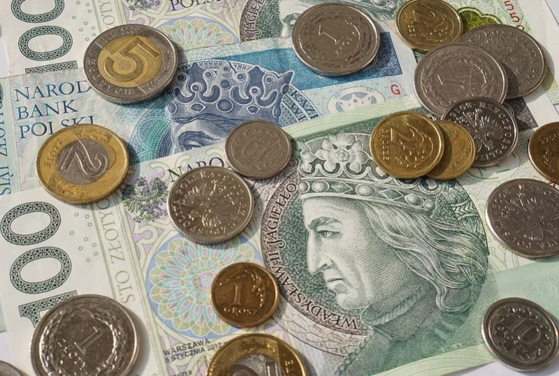 Przed wyjazdem na wakacje włóż monetę do zamrażarki