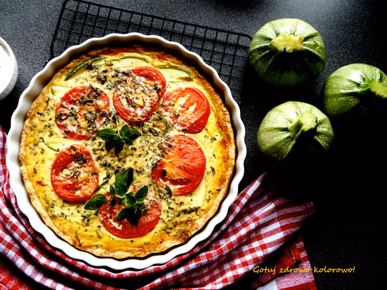 Tarta z pomidorami i cukinią