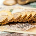 Pensja minimalna wzrośnie dwukrotnie w 2023 roku. Rząd podał kwoty.