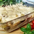 Zapiekanka makaronowa z szynką i pieczarkami