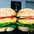 Burgery rybne z błyskawicznymi bułkami