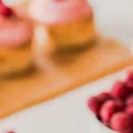 2 przepisy na zdrowe przekąski dla dzieci z wykorzystaniem pełnoziarnistej kaszki dla dzieci –spróbuj daktylowych kulek mocy lub bananowych muffinek z
