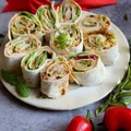 Roladki z tortilli z czerwonym pesto – znakomita przekąska!