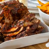 To danie to HIT dla miłośników mięsa! Pieczona karkówka marynowana z sosem barbecue