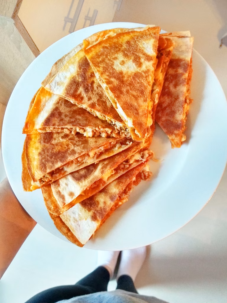 Quesadilla z mięsem mielonym