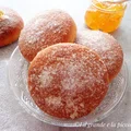 Pieczone pączki z marmoladą pomarańczową