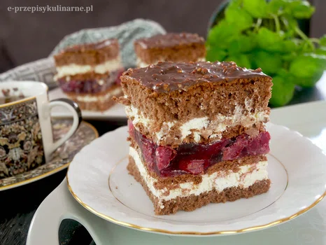 Ciasto Rubinowa Przystań – pyszny przekładaniec z dodatkiem wiśni