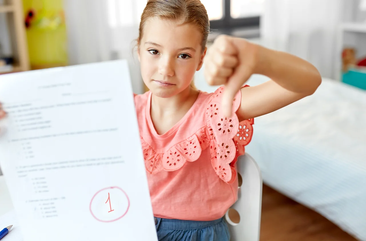 MEN wprowadził poważną zmianę w szkołach! Od września obowiązują nowe zasady oceniania