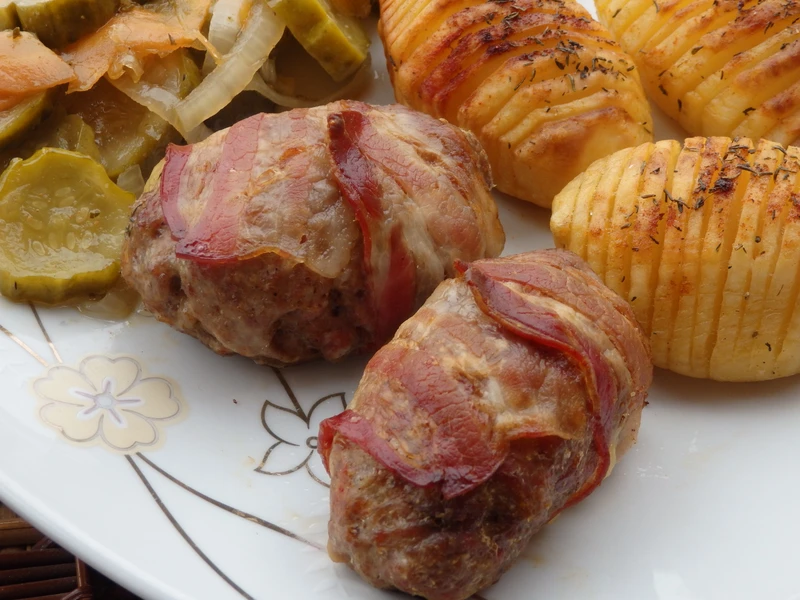 Pieczone roladki z mięsa mielonego