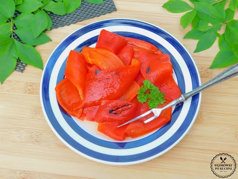 Pieczona papryka słodka w zalewie - Wędrówki po kuchni