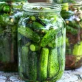 Jak zrobić IDEALNE ogórki małosolne? Najlepszy przepis