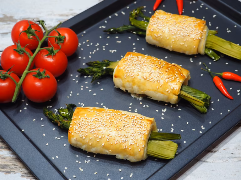 SZPARAGI W SZYNCE PARMEŃSKIEJ I CIEŚCIE FRANCUSKIM