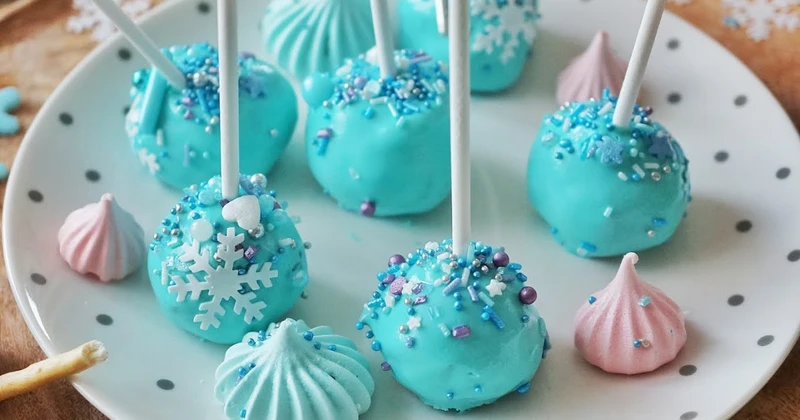 Cake pops w stylu Frozen