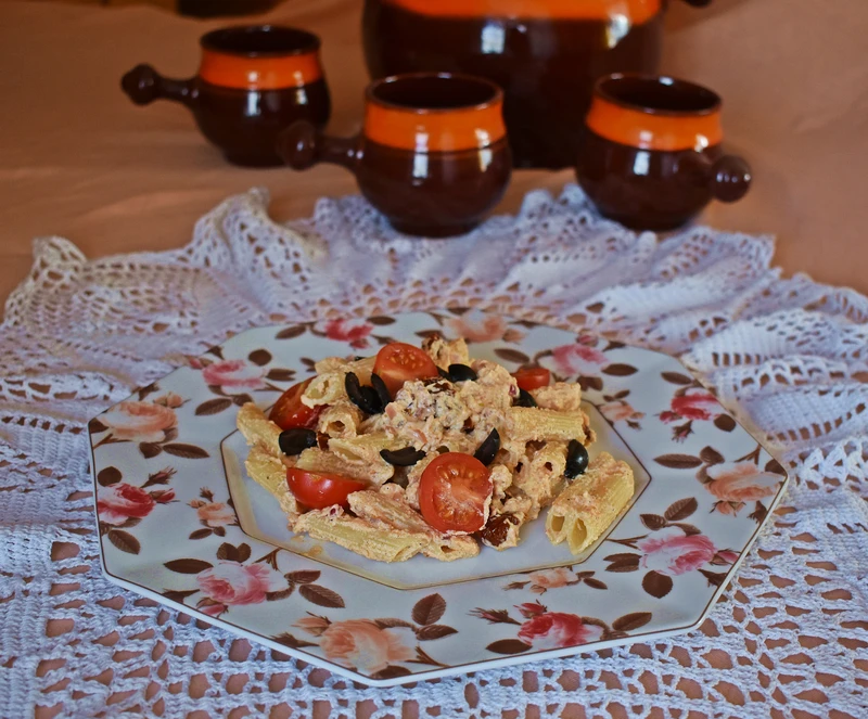 Makaron z sosem z mascarpone i suszonych pomidorów