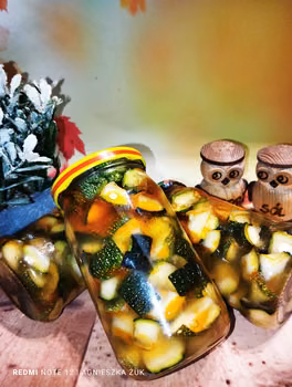 CUKINIA W CHILI Z DUŻĄ ILOŚCIĄ CZOSNKU