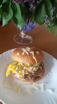 Burger by Domi