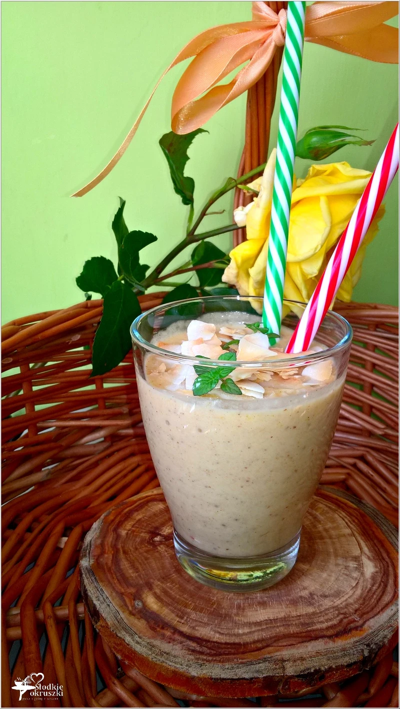 Kremowe owocowo migdałowe smoothie