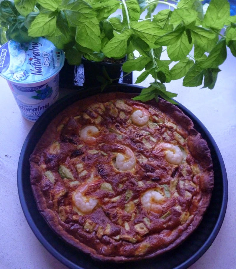 Tarta z krewetkami i avocado