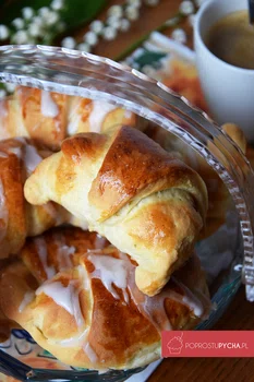 PUSZYSTE ROGALIKI Z MARMOLADĄ