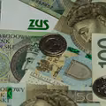 Jeszcze w marcu 1269 zł od ZUS! Od kwietnia stawki idą w górę: Wystarczy złożyć wniosek!