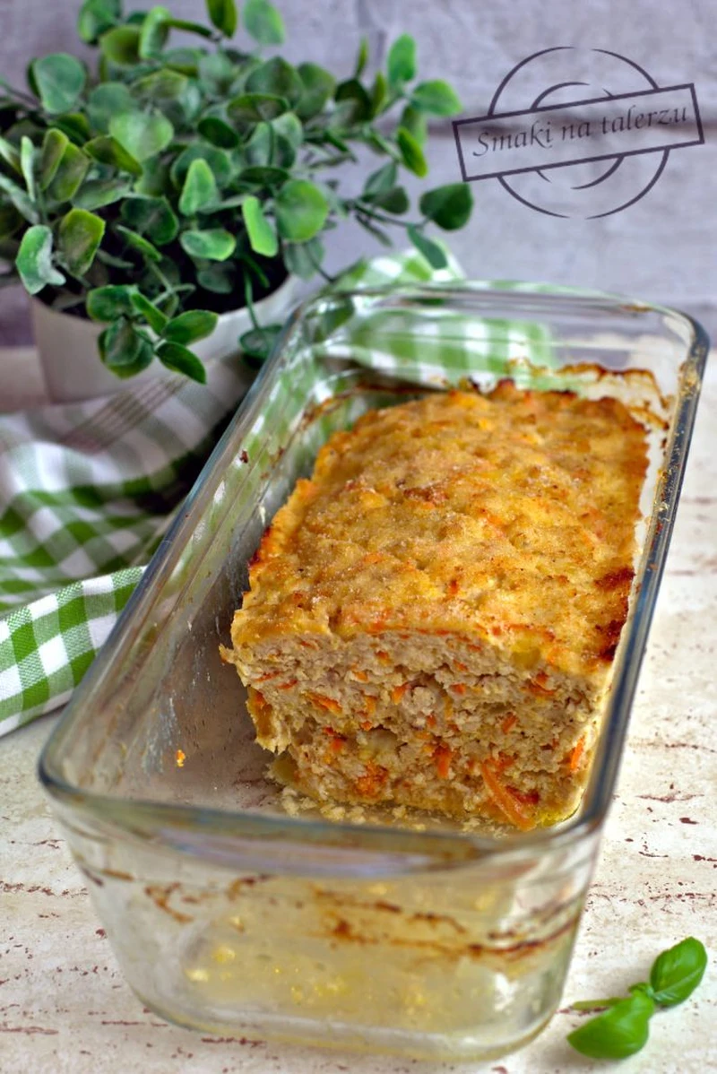 Pieczeń drobiowa z marchewką i mozzarellą