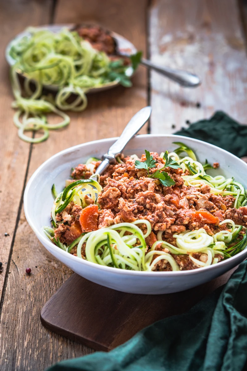 Cukiniowe spaghetti bolognese z indyka