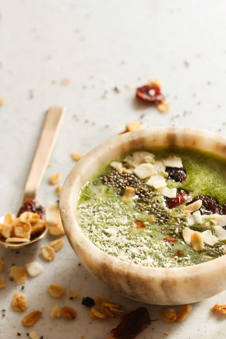 ZIELONY SMOOTHIE BOWL