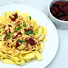 Makaron z mascarpone, suszonymi pomidorami i wędzonym kurczakiem