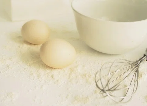 Substytuty jajek - co dodać do ciasta zamiast jaj?