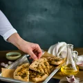 Kuchnia włoska: foccacia z rozmarynem i czosnkiem