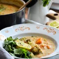 dyniowe curry z brukselką, cukinią, quinoa i kolendrą