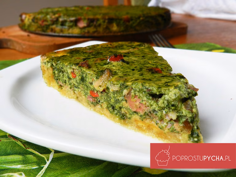 Tarta na słono z boczkiem i szpinakiem