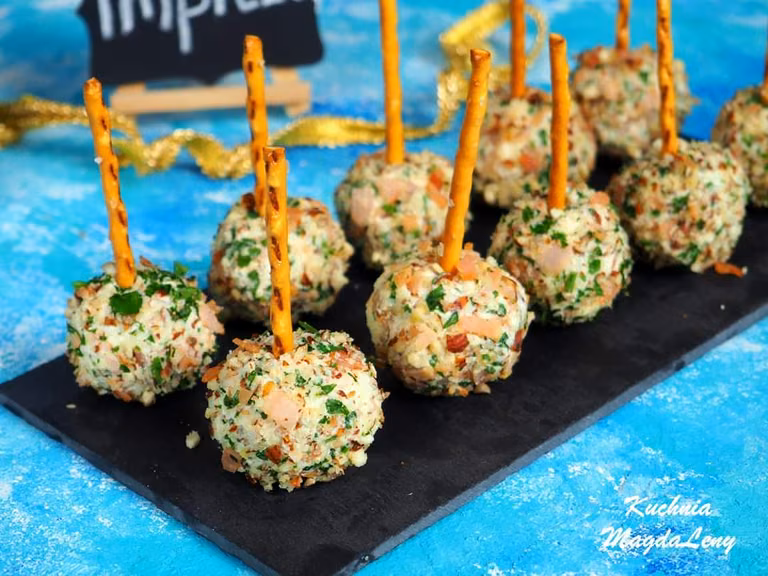 CHEESE BALLS