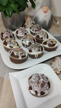 Muffiny piernikowe z powidłami śliwkowymi